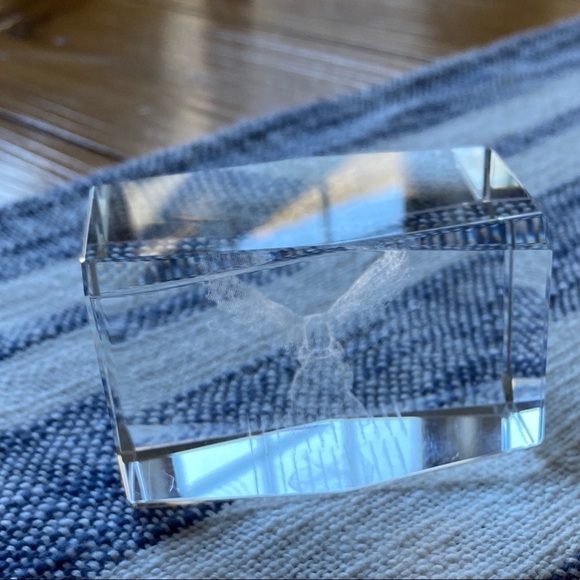 Glass Cube 3D Laser Etched Eagle with 2 American Flags Flying  Globe Hologram - Picture 10 of 12